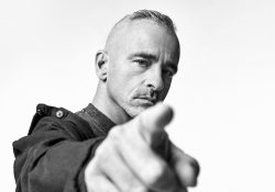 Eros Ramazzotti graba con Carín León; anuncia “Una Storia Importante”