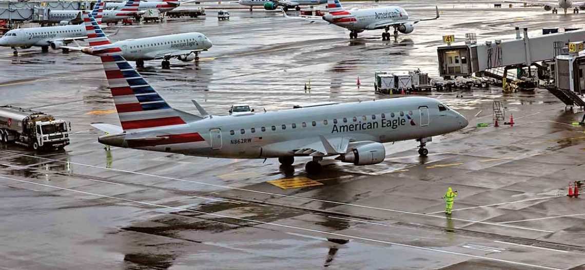 Donald Trump exige a controladores de tránsito aéreo volver a su trabajo
