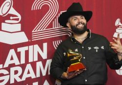 Carín León gana el Latin Grammy gracias a su álbum «Palabra de To’s (Seca)»