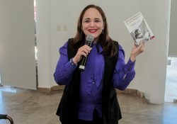 Entrega alcaldesa Karla Córdova González la cartilla de los derechos de las mujeres
