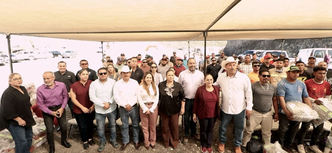Entrega Ayuntamiento de Guaymas uniformes a personal de Servicios Públicos Municipales