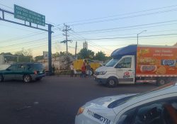 Bloquean salidas de Guaymas familiares de motociclista fallecido
