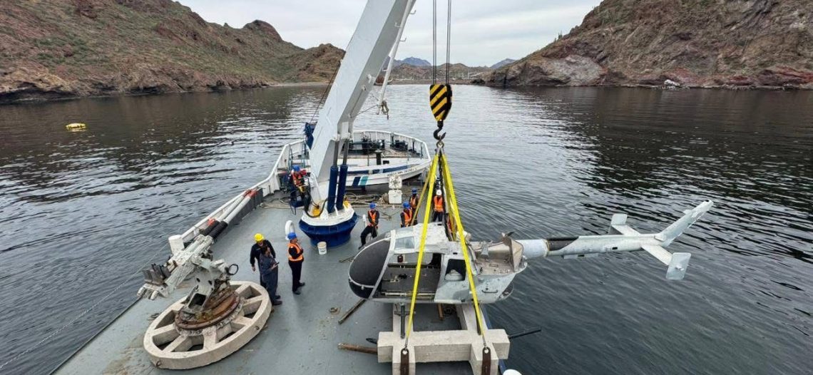 Hunden helicóptero en San Carlos para museo submarino