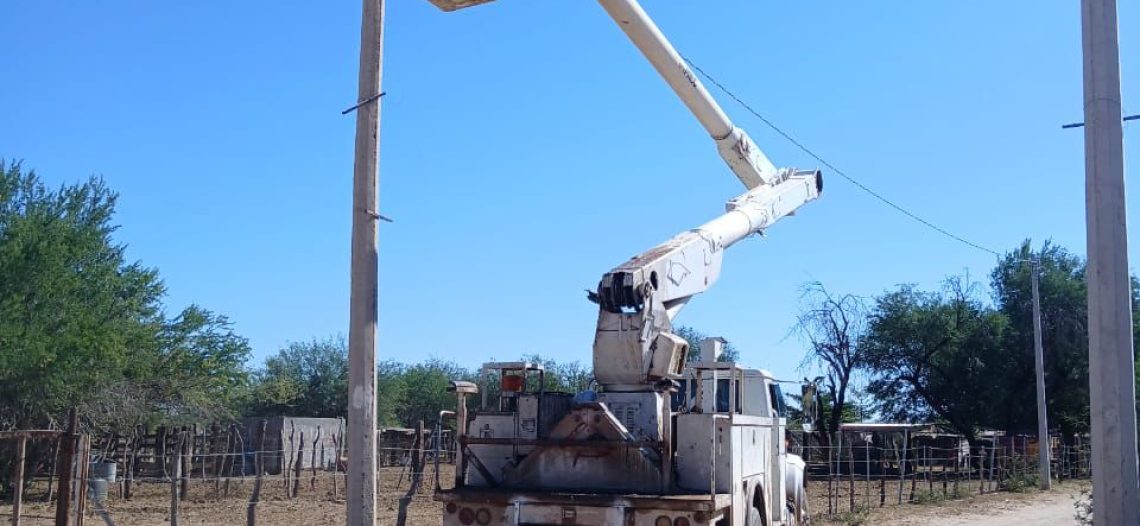 Continúa Ayuntamiento de Guaymas con la instalación de lámparas