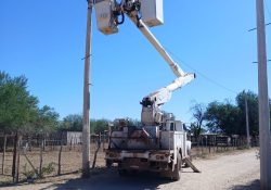 Continúa Ayuntamiento de Guaymas con la instalación de lámparas