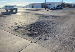 Automovilistas de Guaymas reportan peligro por tramo dañado en la calle 20