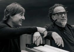 Tom Cruise celebra a Iñárritu por el 25º aniversario de Amores Perros