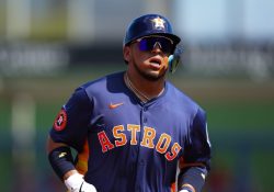 Isaac Paredes seguirá con los Astros de Houston tras destacada temporada