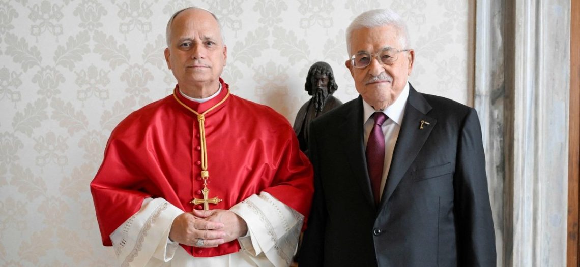 El papa León XIV se reúne por primera vez con presidente palestino Mahmud Abás