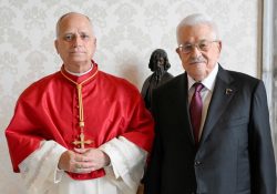 El papa León XIV se reúne por primera vez con presidente palestino Mahmud Abás