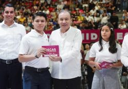 Gobernador Durazo incrementa a mil mdp el presupuesto de Becas Sonora 2026