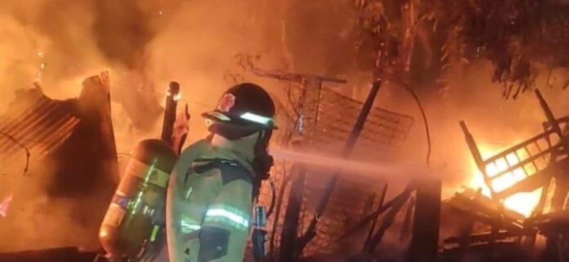 Adulto mayor resulta con quemaduras tras incendio en vivienda de Guaymas