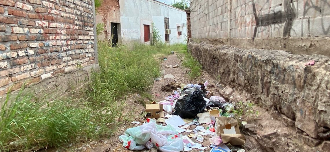 Se quejan vecinos de la colonia Centro de basurero clandestino
