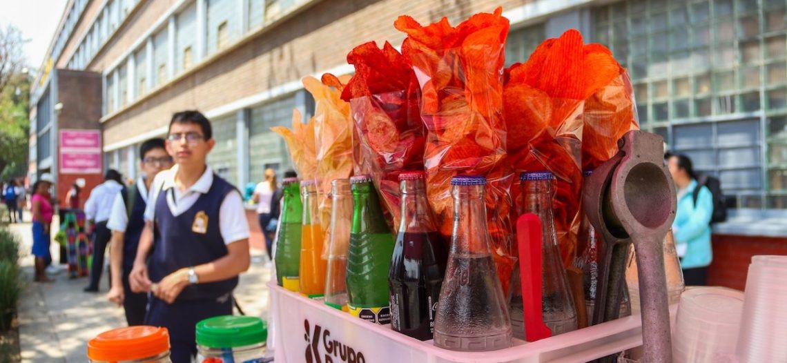 SEP frena venta de comida chatarra en escuelas tras ganar 26 sentencias