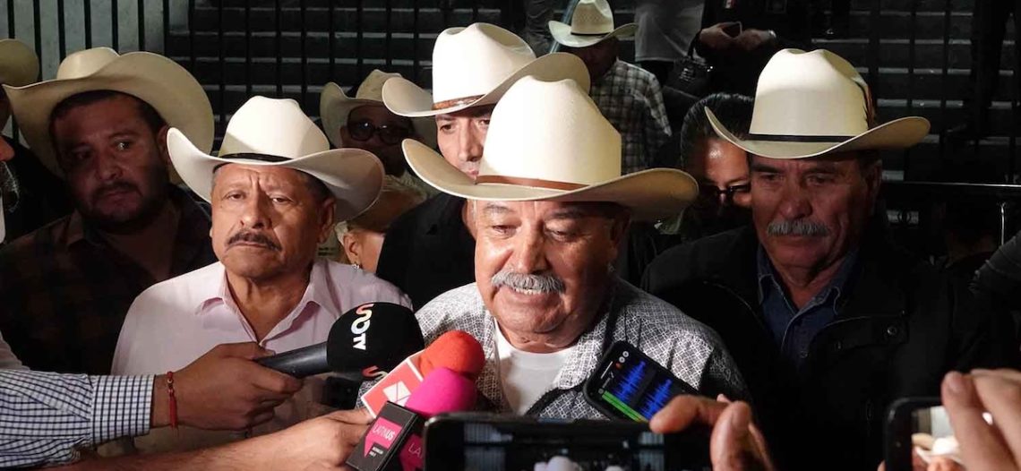 Campesinos se reúnen con Segob; amagan con nuevos bloqueos carreteros