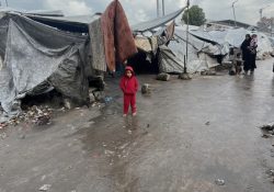 Tempestad Byron azota a palestinos desplazados por Israel