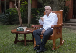 Desde Palenque, AMLO reaparece y presenta ‘Grandeza’, su nuevo libro