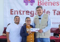 Entregan tarjetas Bienestar a adultos mayores en Guaymas
