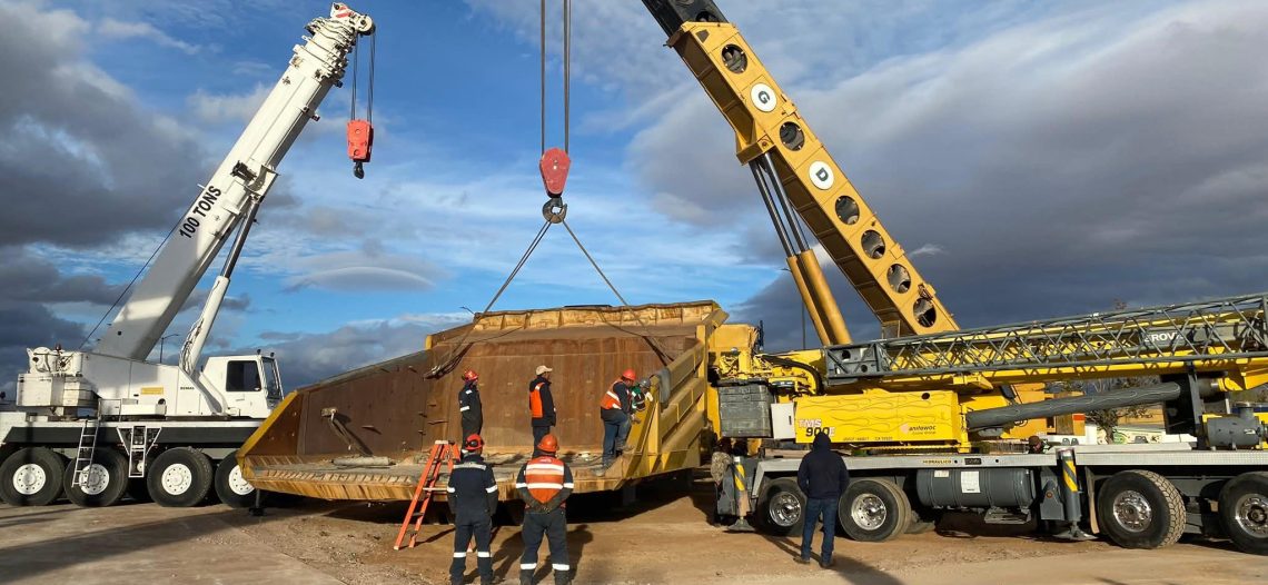 Instalan camión minero gigante como atractivo en Cananea