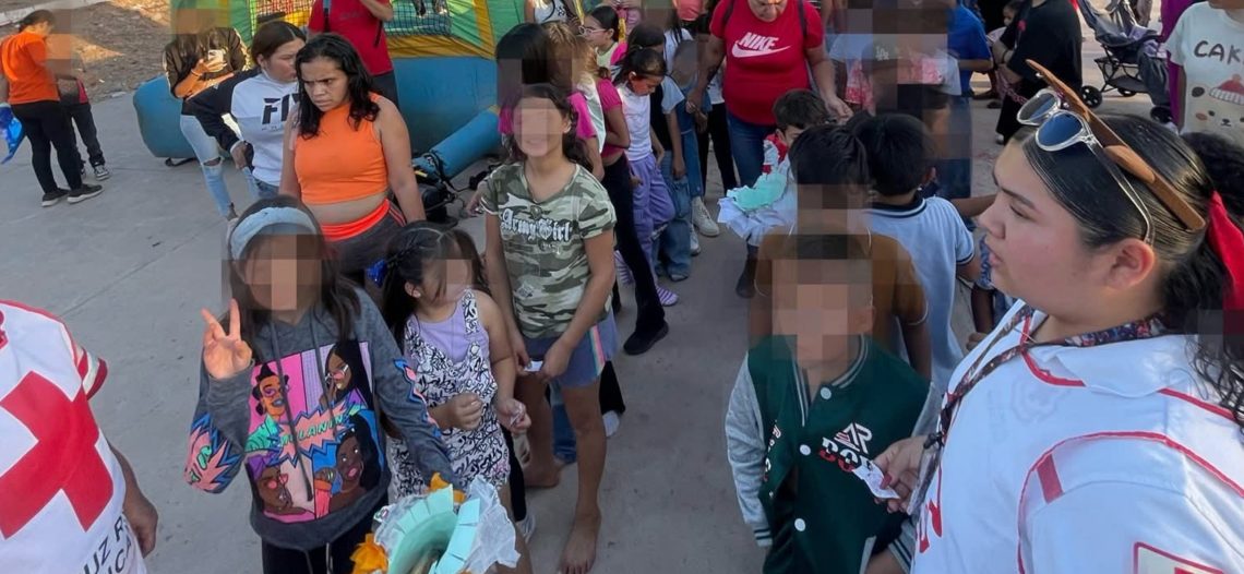 Beneficia Cruz Roja Guaymas a niños en Navidad