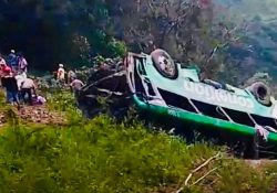 Vuelca autobús en Veracruz y hay al menos 8 víctimas mortales