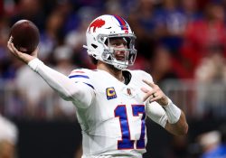 Josh Allen rompe récord histórico de la NFL y guía el triunfo de los Bills