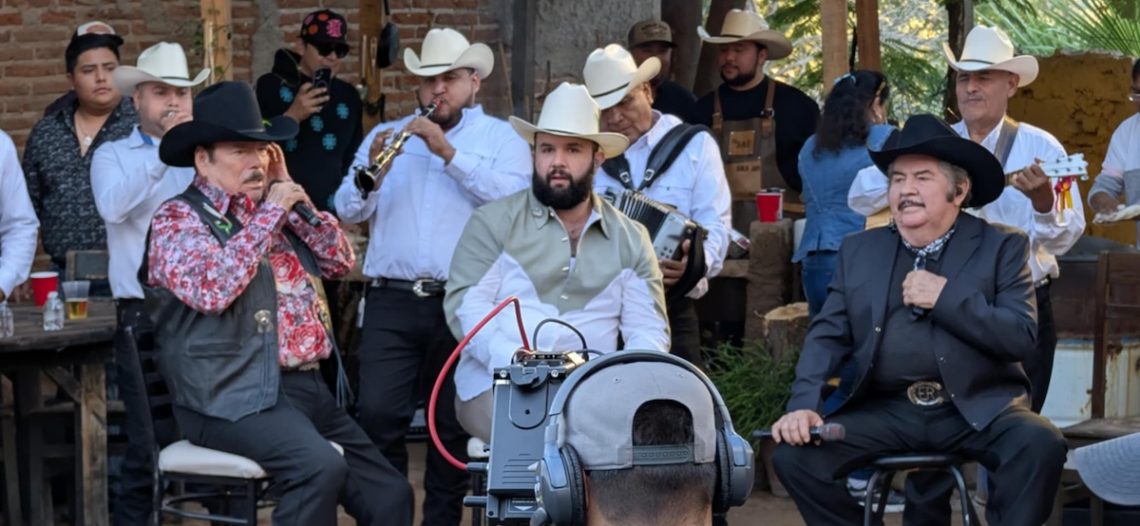 Carín León lanza el álbum “Chapayeka”, su homenaje al norteño y sus raíces