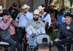 Carín León lanza el álbum “Chapayeka”, su homenaje al norteño y sus raíces