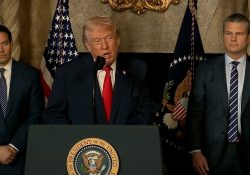 Trump dice que lo más inteligente para Maduro es dejar el poder en Venezuela