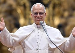 El papa pide a EU buscar el diálogo en lugar de invadir Venezuela