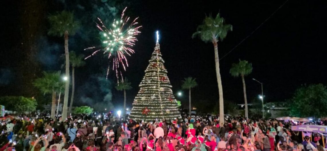Realizan desfile navideño en Guaymas Norte