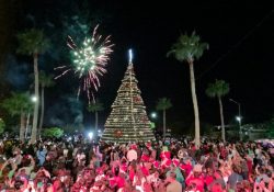 Realizan desfile navideño en Guaymas Norte