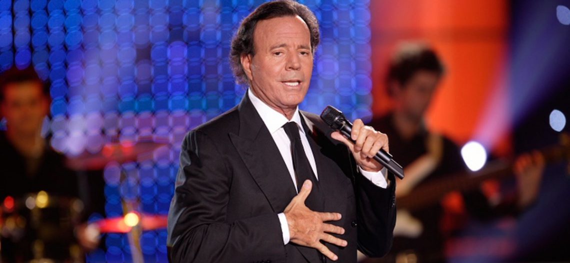 Julio Iglesias pide archivar acusaciones de delitos sexuales en su contra