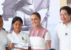 Arranca entrega de más de un millón de tarjetas de la Beca Rita Cetina