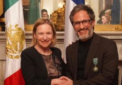 Gael García Bernal es distinguido por Francia por su carrera en el cine