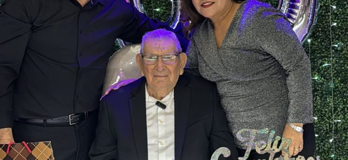 Don Lino Mendívil celebra 100 años de vida rodeado de su familia