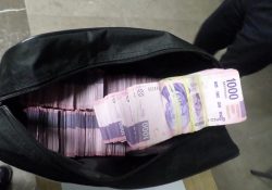 Localizan mochila con 18 mil pesos tras reporte de robo en Plaza del Sol