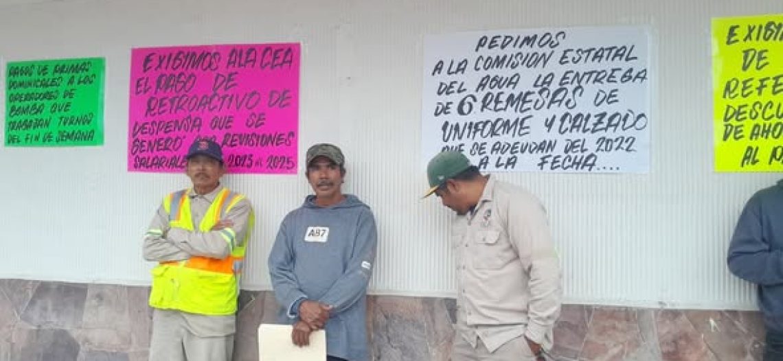 Se manifiestan trabajadores de la CEA por falta de pagos y equipo