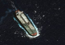 Incautan buque petrolero que burló bloqueo de EU; salió del Caribe