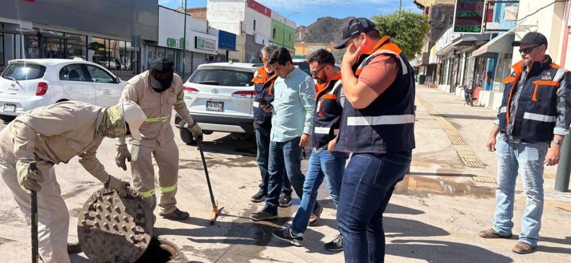 Revisan funcionamiento del drenaje en el centro de Guaymas