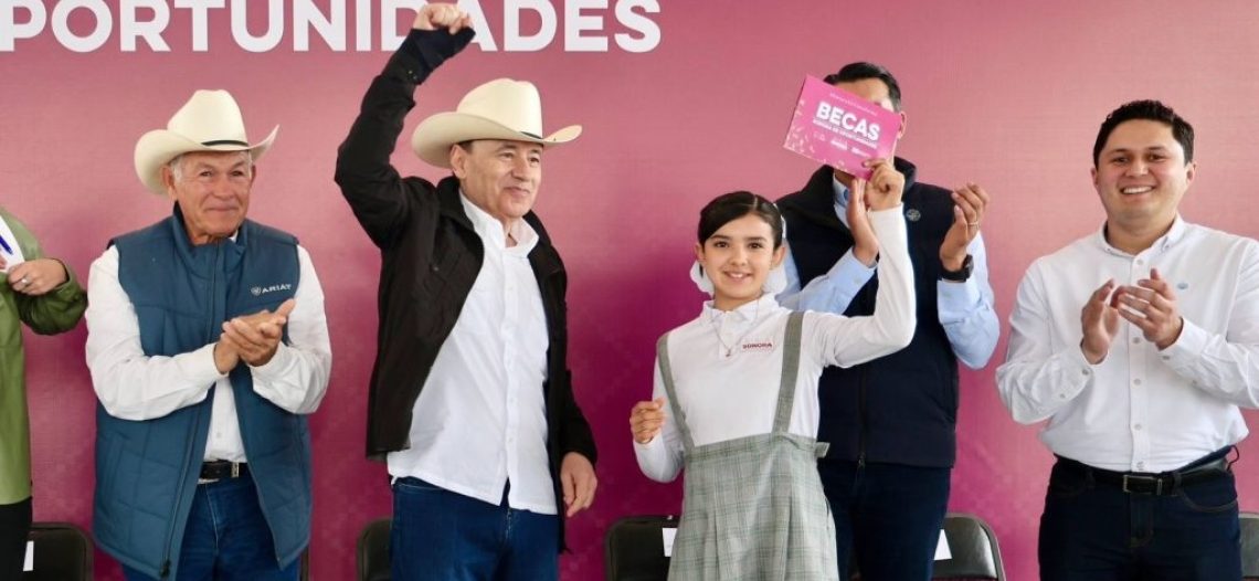 Entregan infraestructura hídrica y becas educativas a municipios del centro