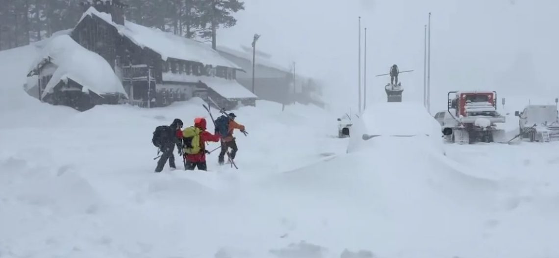 Nueve esquiadores siguen desaparecidos tras avalancha en California