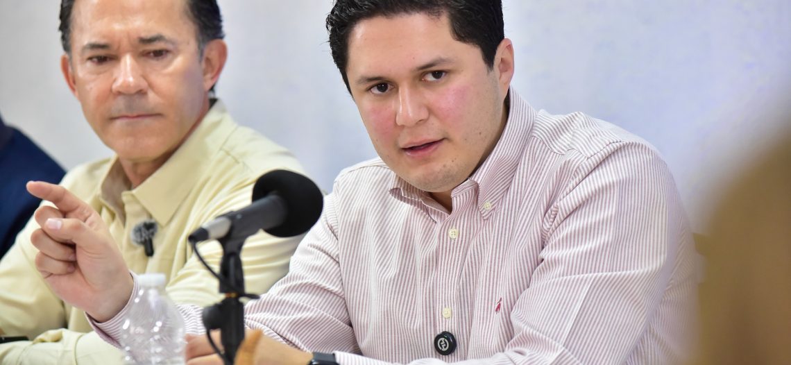 Destinan mil millones de pesos para becas en Sonora