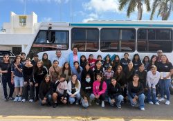 Alcalde Luis Fuentes abanderó a selección femenil de futbol rumbo a la Olimpiada Estatal CODESON 2026
