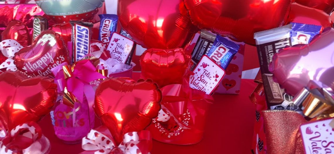 Comerciantes de Guaymas inician venta de artículos por Día de San Valentín 2026