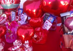 Comerciantes de Guaymas inician venta de artículos por Día de San Valentín 2026