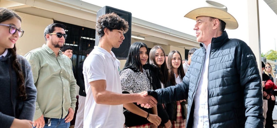 Entrega Gobernador Durazo telebachillerato y garantiza becas a estudiantes