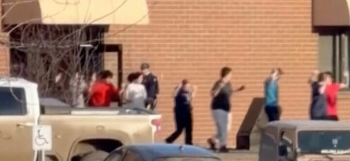 Masacre escolar en Canadá deja al menos nueve muertos y decenas de heridos