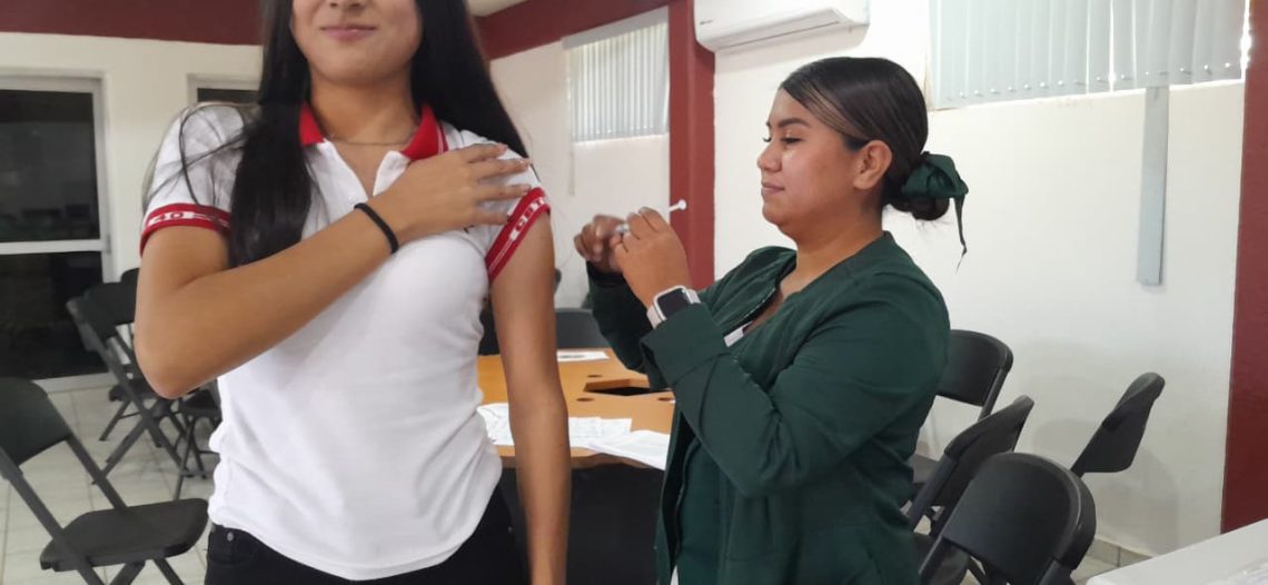 Refuerzan vacunación contra sarampión en CBTIS 40 en Guaymas
