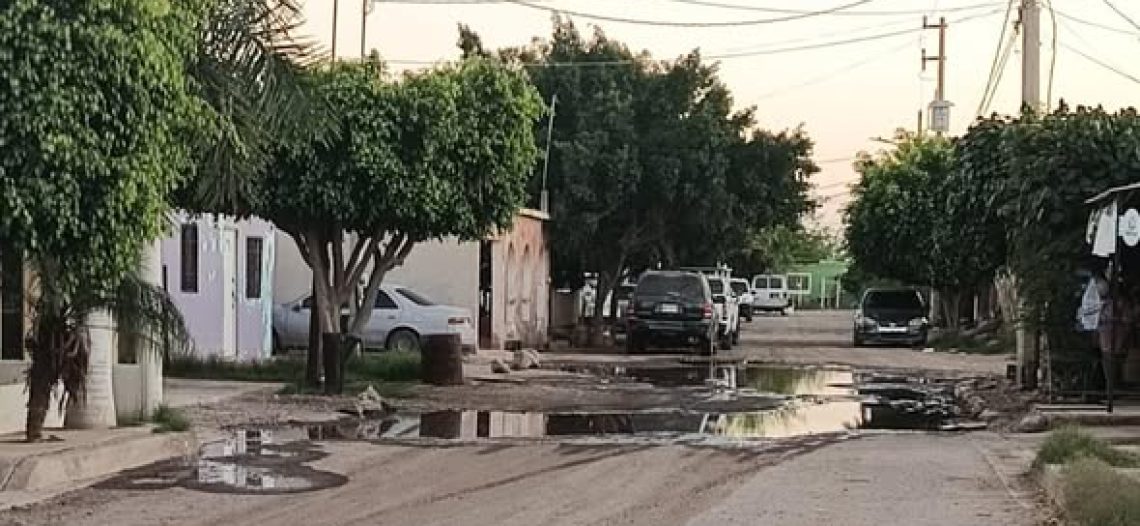 Vecinos de la colonia 29 de Septiembre denuncian colapso constante de drenaje en Empalme